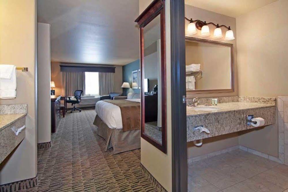 The Watford Otel Watford City Dış mekan fotoğraf